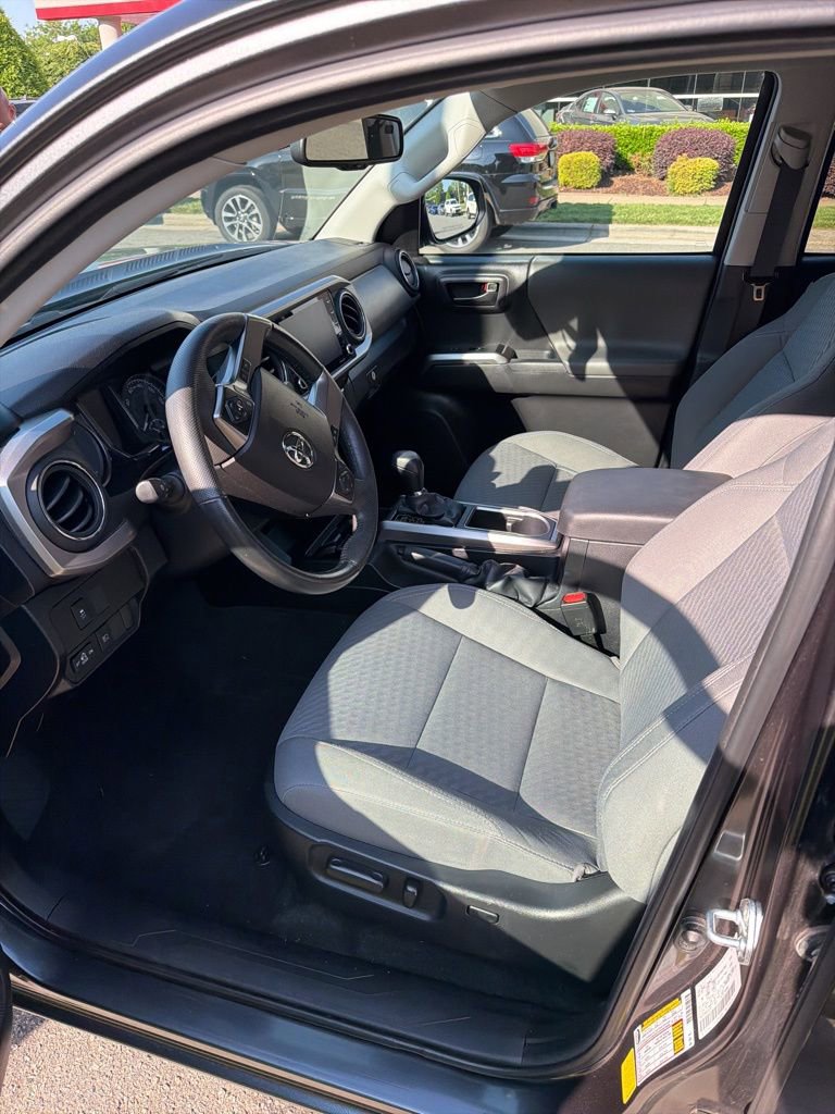 Used 2022 Toyota Tacoma SR5 RWD image 7