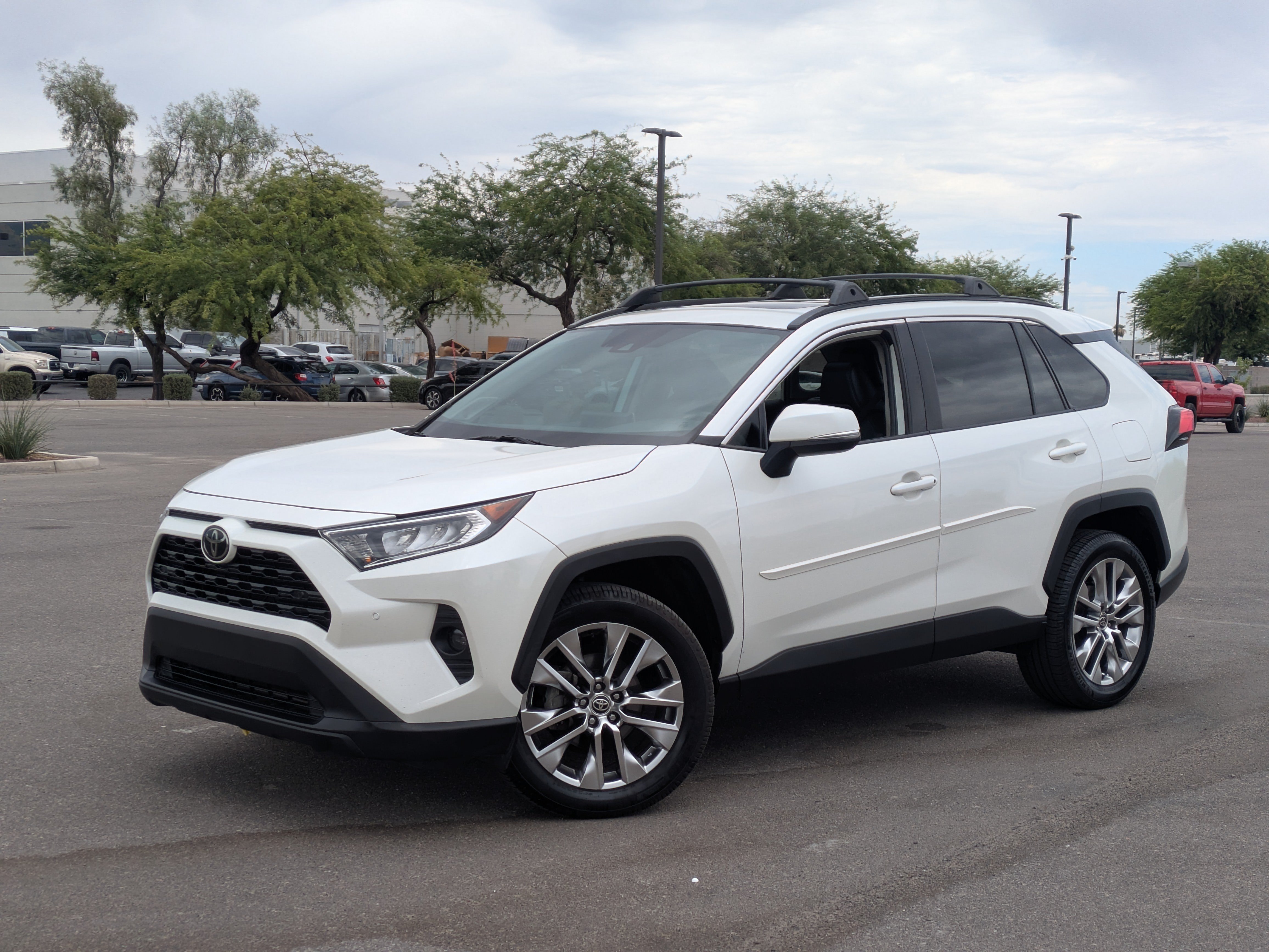 Used 2021 Toyota RAV4 XLE Premium FWD image 32