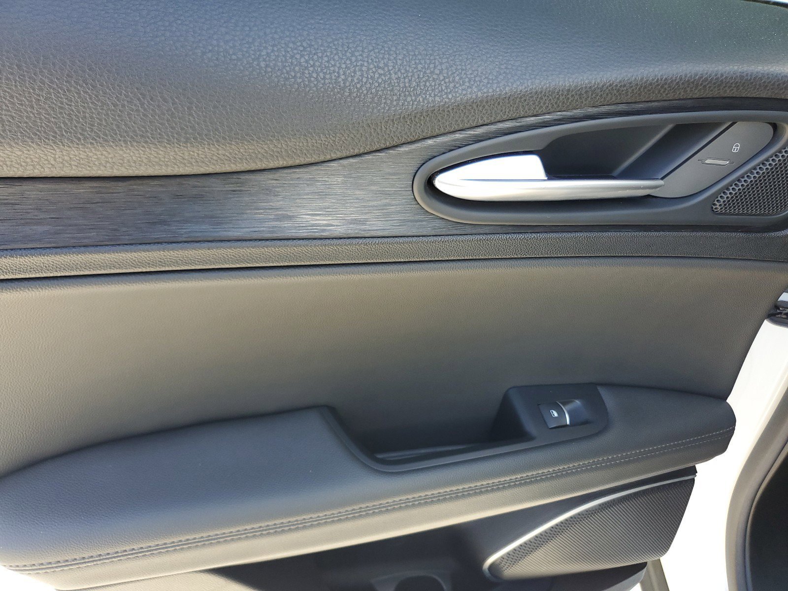 Used 2019 Alfa Romeo Stelvio AWD image 14