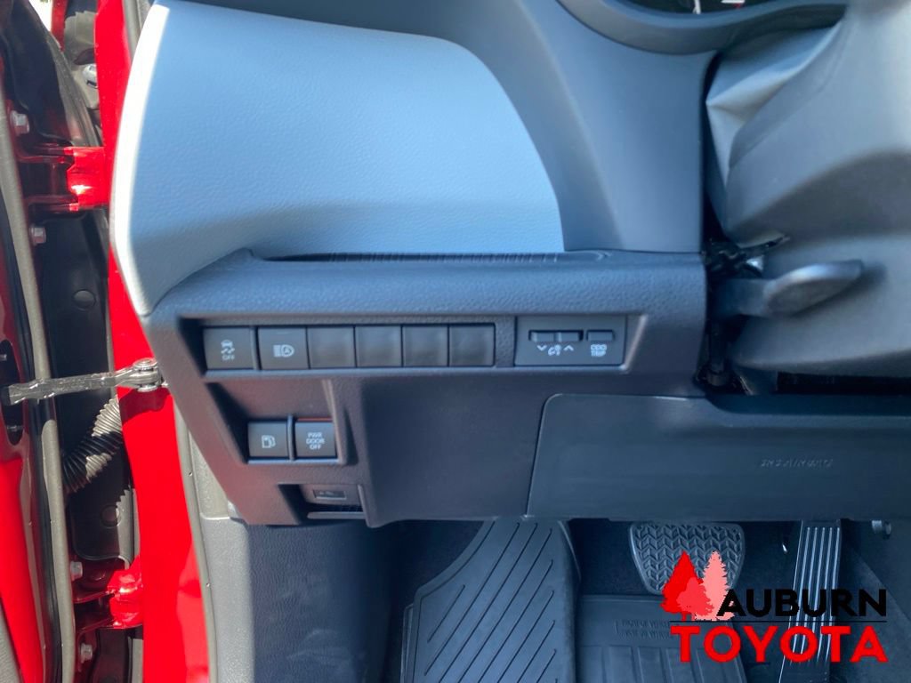 New 2026 Toyota Sienna LE FWD image 40