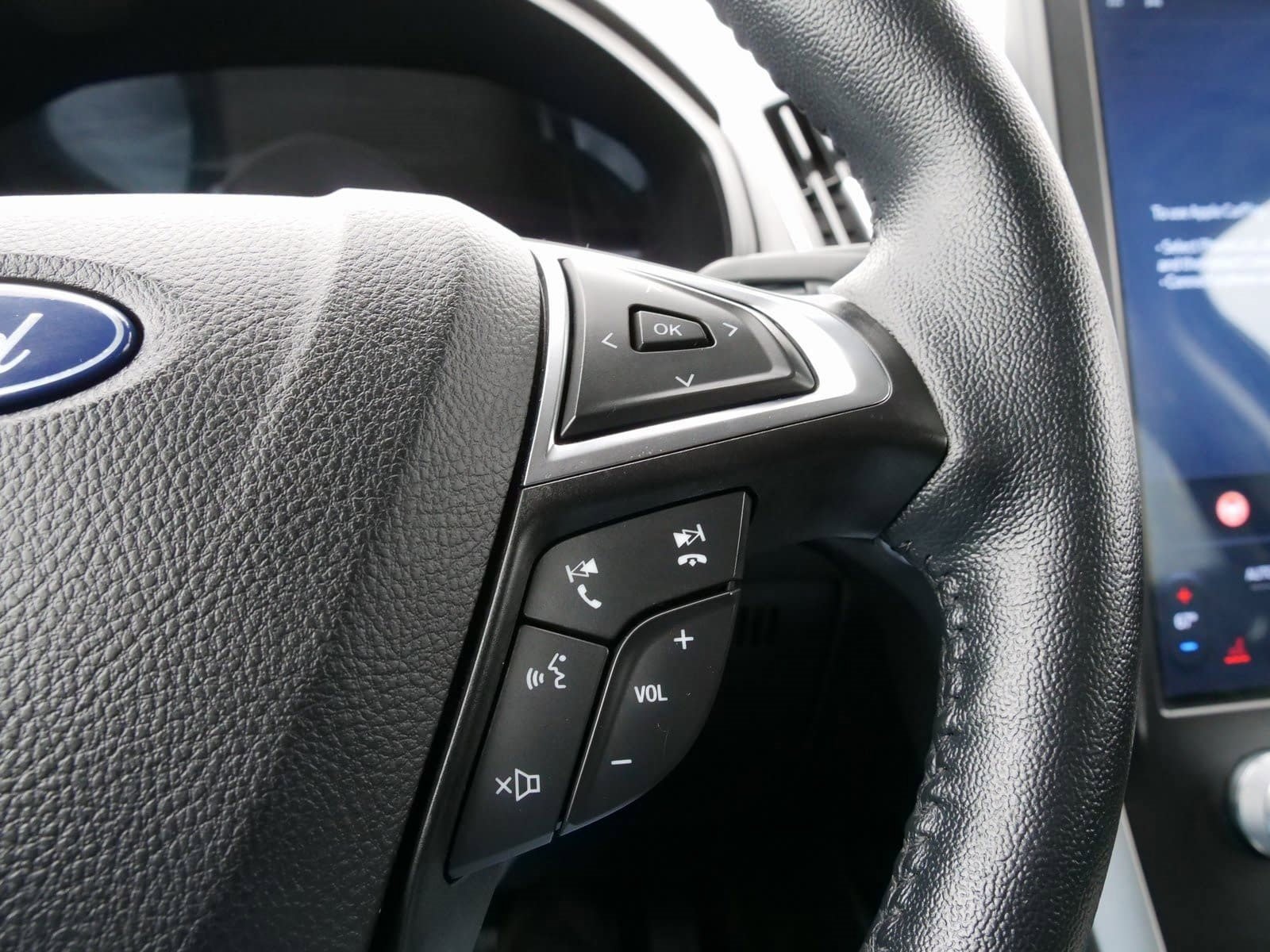 Used 2024 Ford Edge SEL image 23