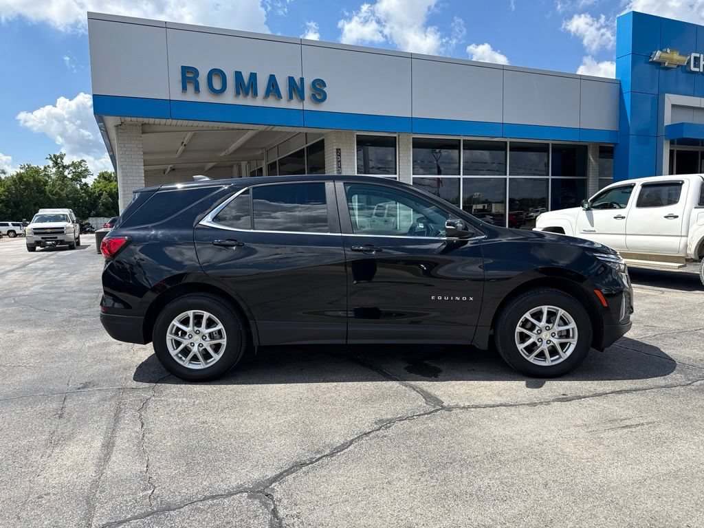 Used 2024 Chevrolet Equinox LT AWD/4WD image 2