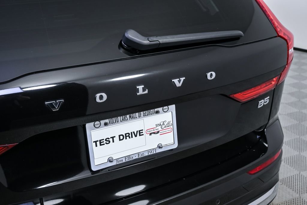 Certified 2023 Volvo XC60 B5 Plus w/ Climate Package image 37