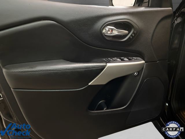 Used 2017 Jeep Cherokee Overland w/ Technology Group image 25