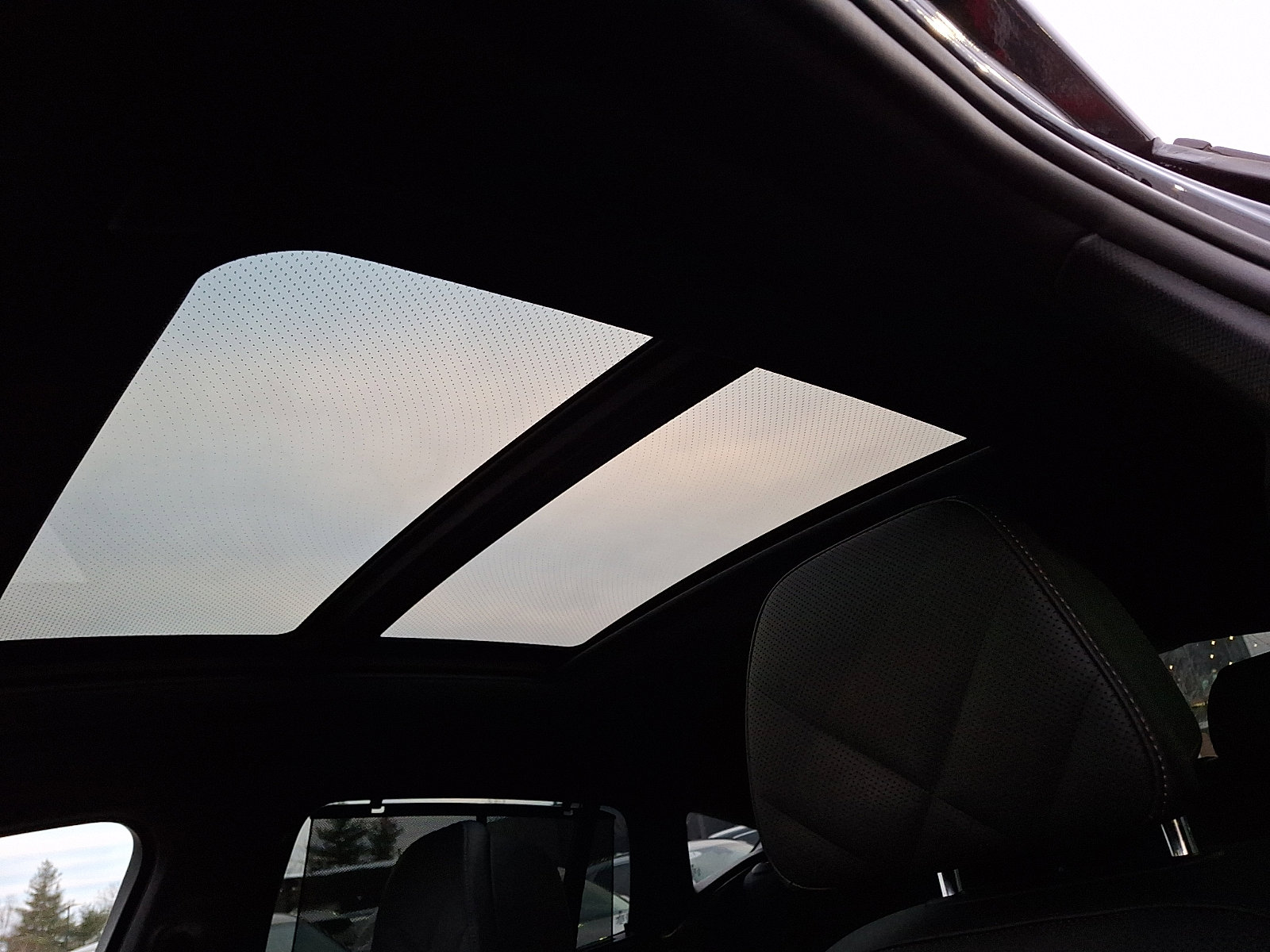 Used 2023 BMW X6 M50i w/ Executive Package image 21