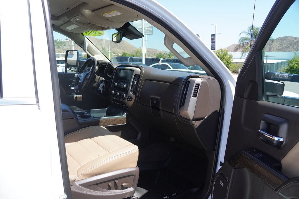 Used 2018 GMC Sierra 2500 Denali w/ Duramax Plus Package AWD/4WD image 33