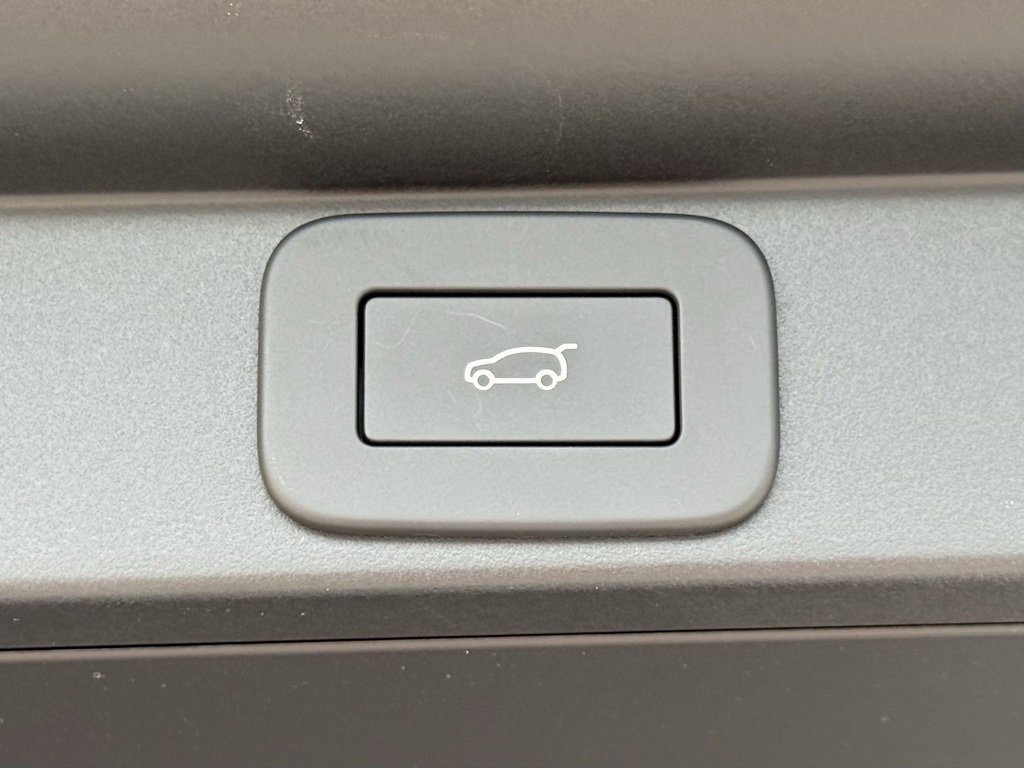 New 2025 Land Rover Range Rover Long Wheelbase SE image 40