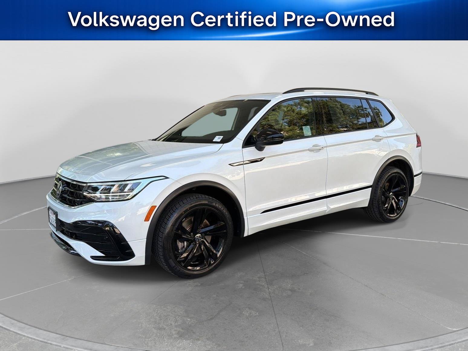 Certified 2023 Volkswagen Tiguan SE R-Line FWD image 1