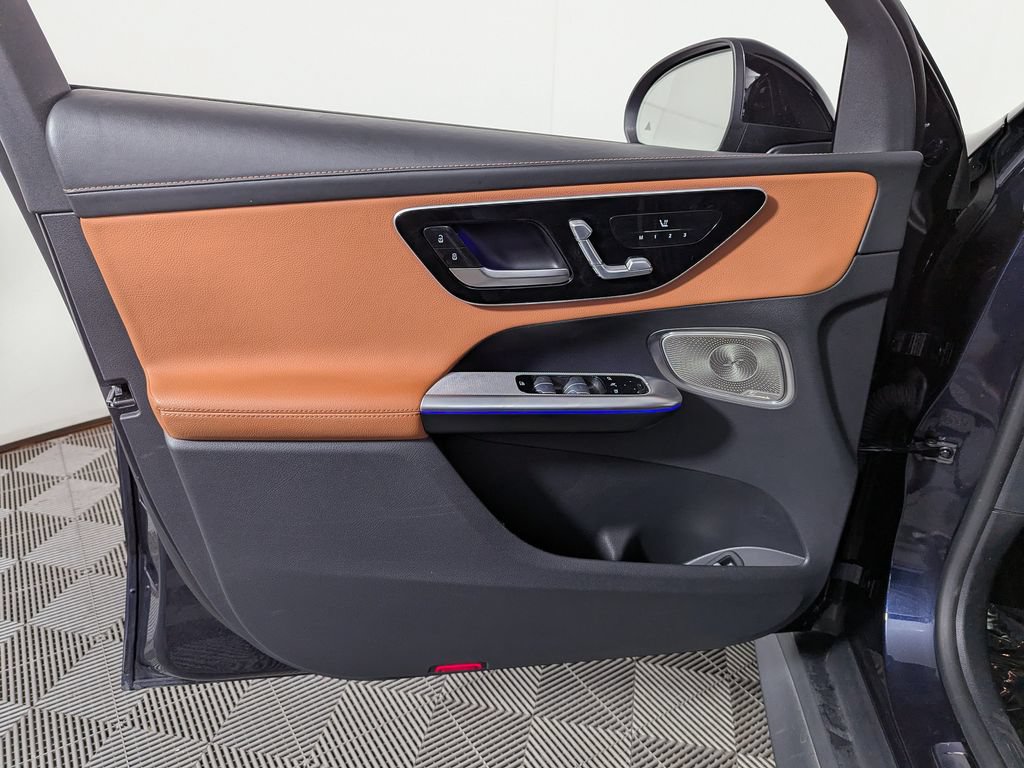 Used 2023 Mercedes-Benz GLC 300 4MATIC image 12