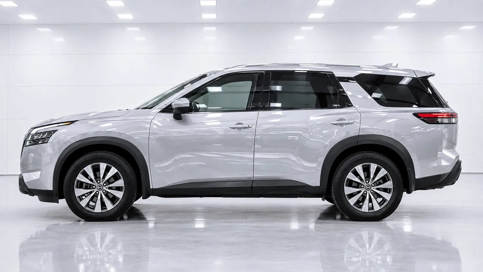 Used 2024 Nissan Pathfinder S AWD/4WD image 2