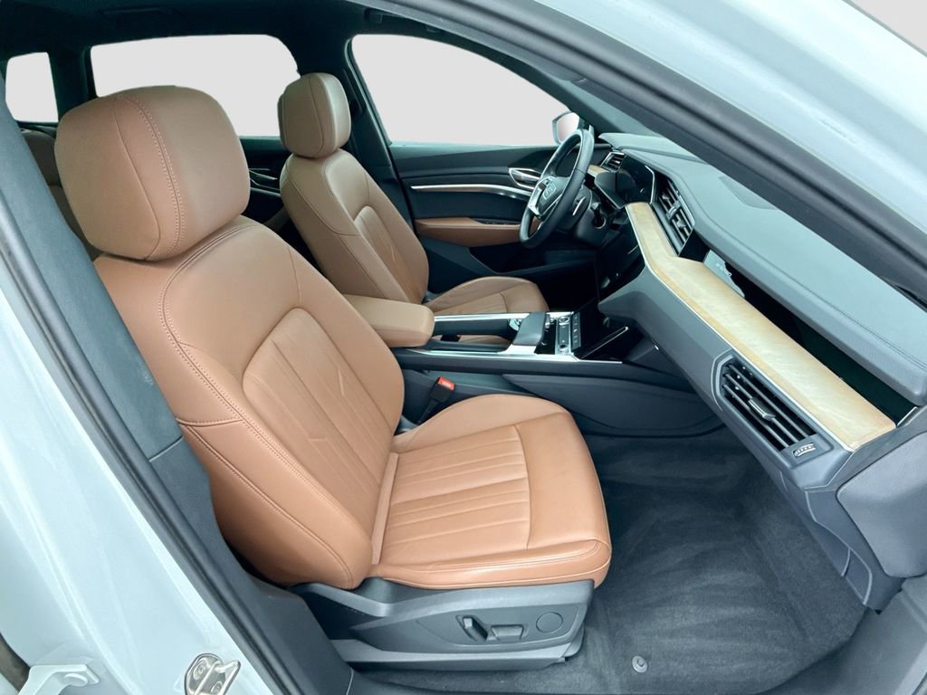 Used 2024 Audi Q8 e-tron Premium AWD/4WD image 19
