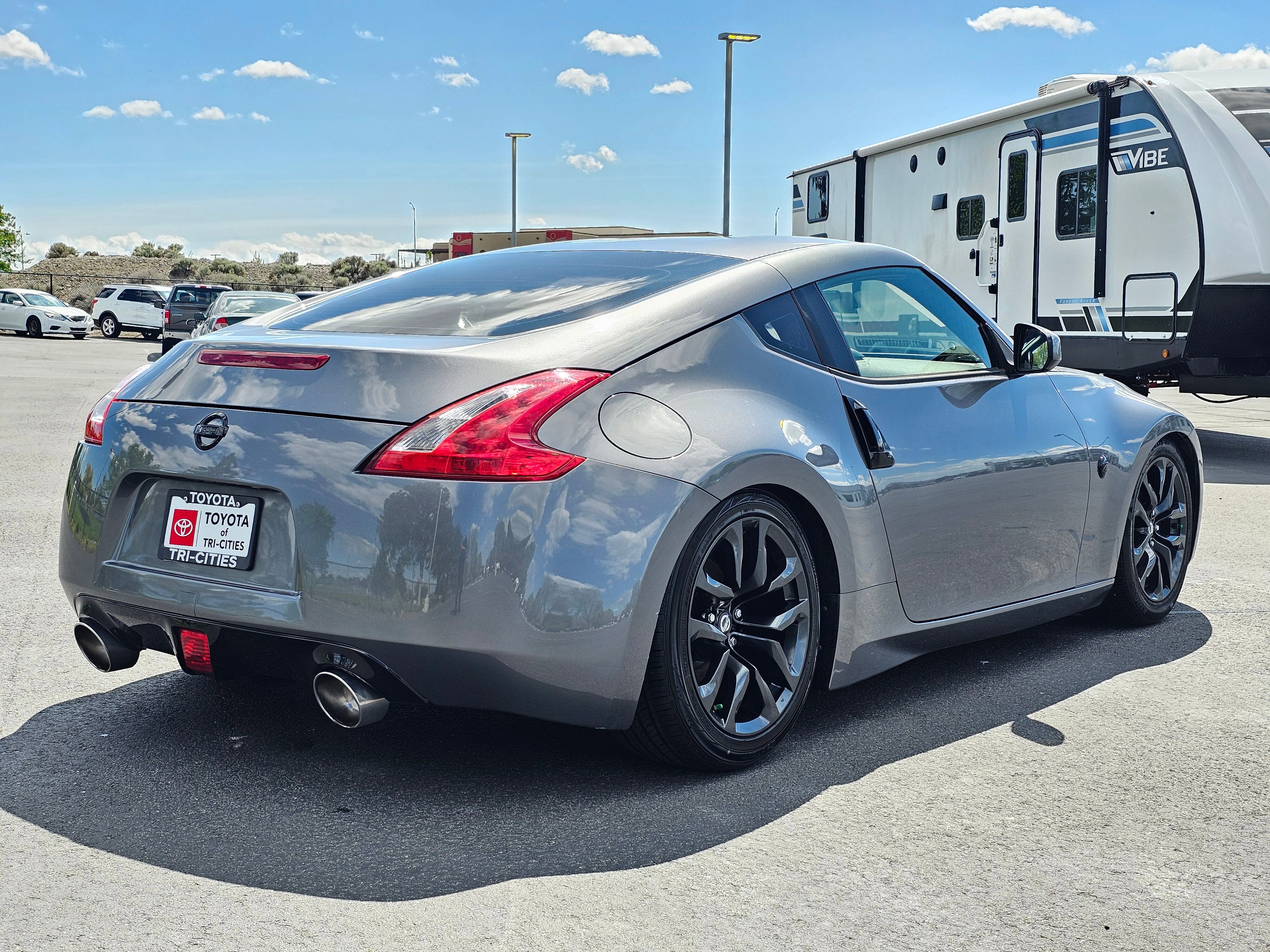 Used 2017 Nissan 370Z Coupe RWD image 5