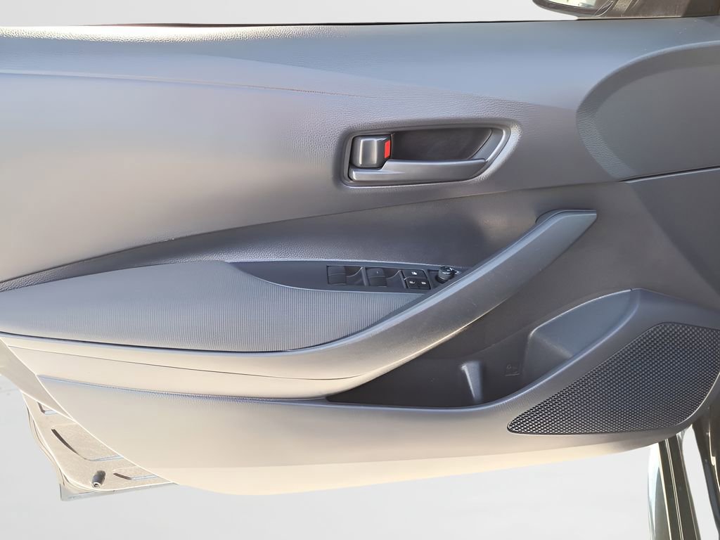 Used 2022 Toyota Corolla LE image 12