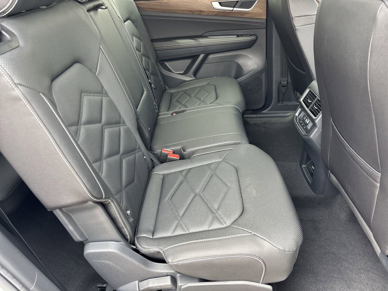 New 2026 Volkswagen Atlas SE image 9