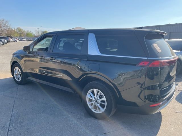 Used 2024 Kia Carnival LX image 3