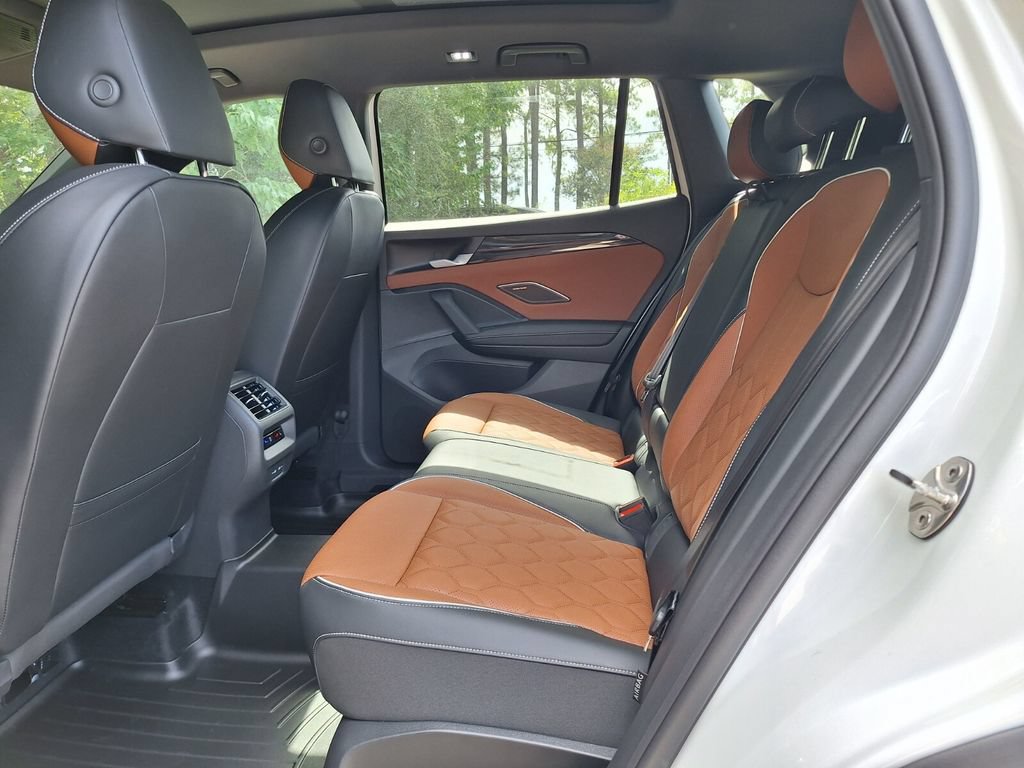 New 2026 Volkswagen Tiguan SEL R-Line AWD/4WD image 10