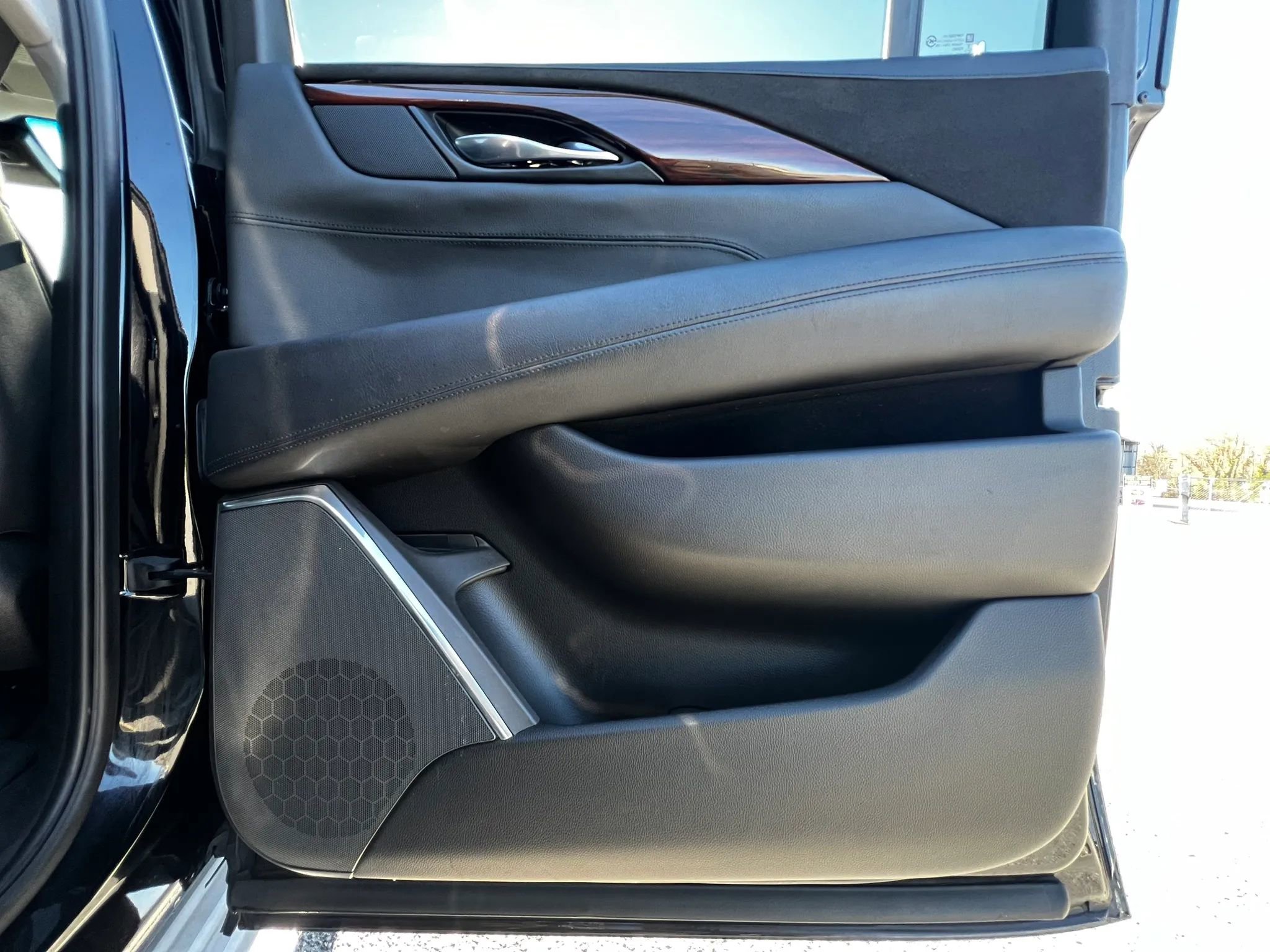 Used 2015 Cadillac Escalade ESV Luxury image 21