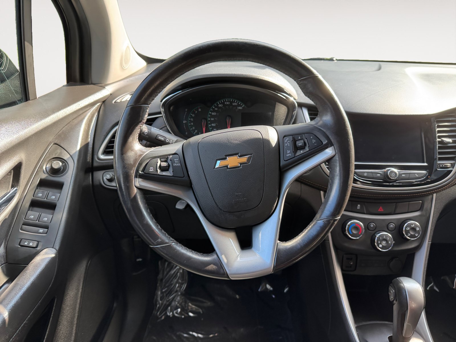 Used 2020 Chevrolet Trax LT w/ LT Convenience Package FWD image 12