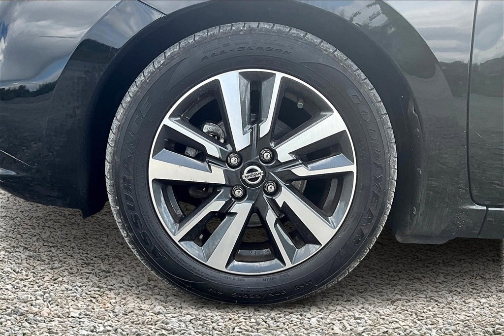 Used 2021 Nissan Versa SV image 9