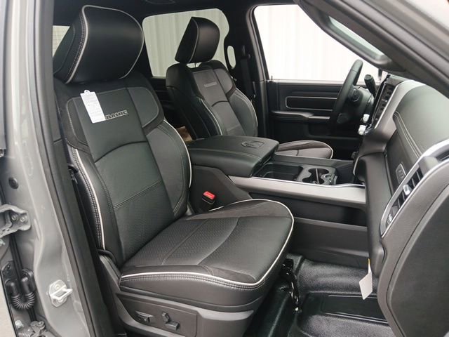New 2026 RAM 4500 4x4 Crew Cab DRW w/ Laramie Trim Package image 28