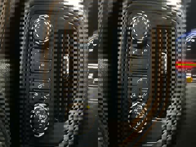 Used 2020 Chevrolet Silverado 2500 Custom w/ Custom Value Package image 19