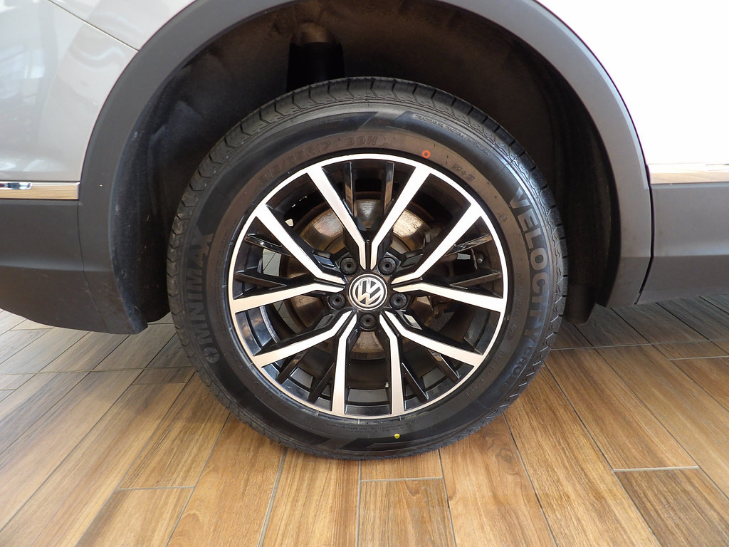 Used 2021 Volkswagen Tiguan SE FWD image 5