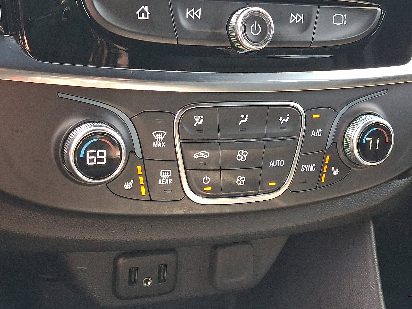 Used 2023 Chevrolet Traverse LT AWD/4WD image 17