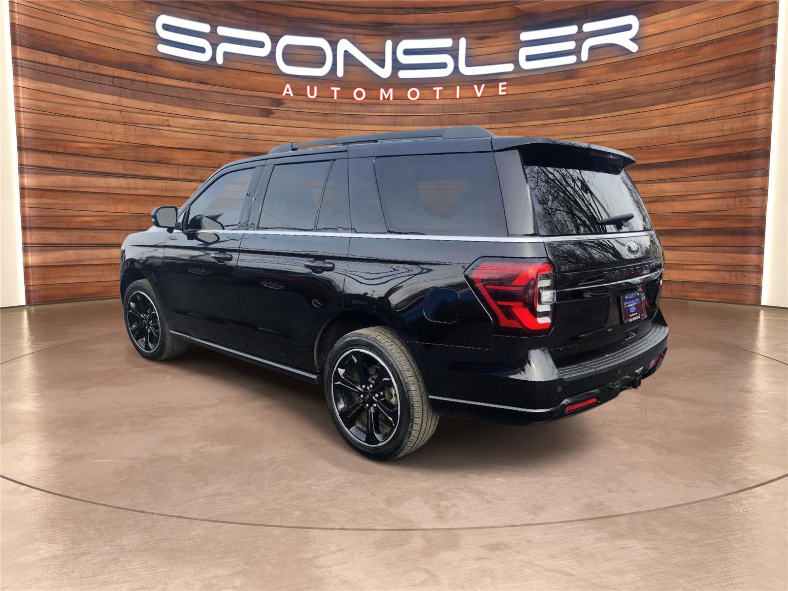 Used 2023 Ford Expedition Limited image 3