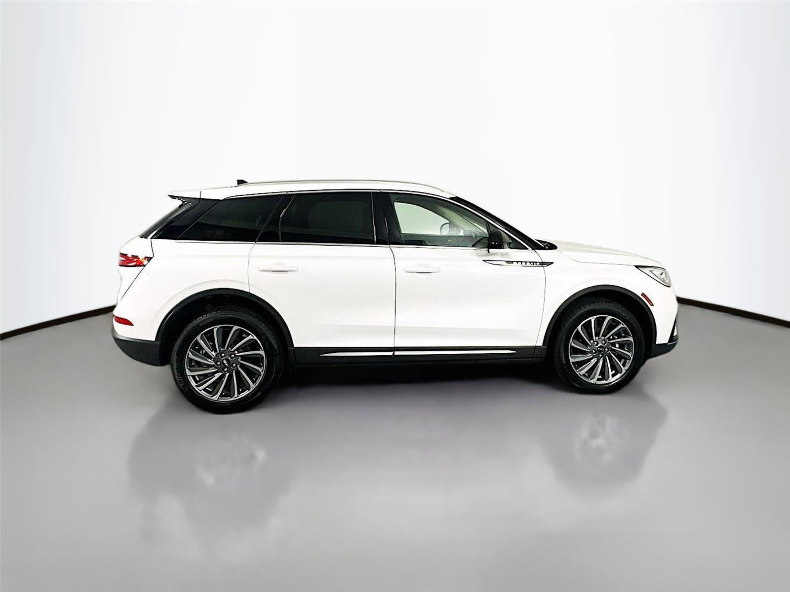 Used 2023 Lincoln Corsair Reserve image 8