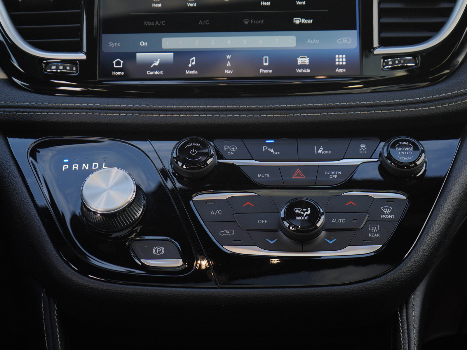 Used 2024 Chrysler Pacifica Premium FWD image 17