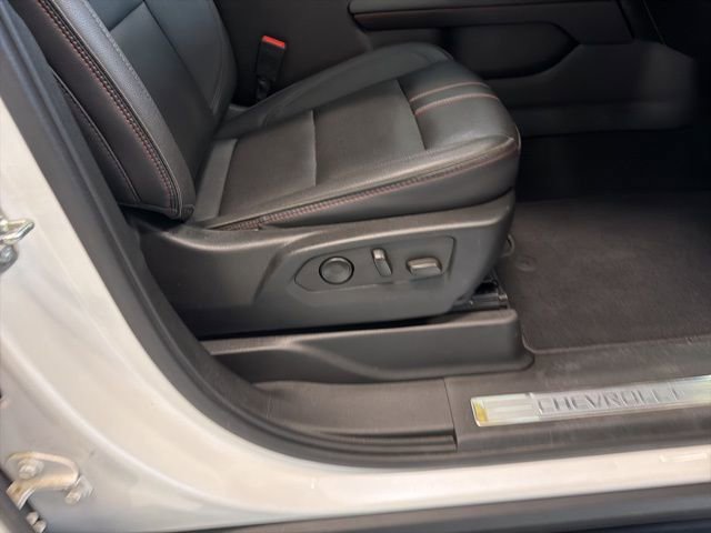Used 2022 Chevrolet Suburban RST w/ Luxury Package AWD/4WD image 17