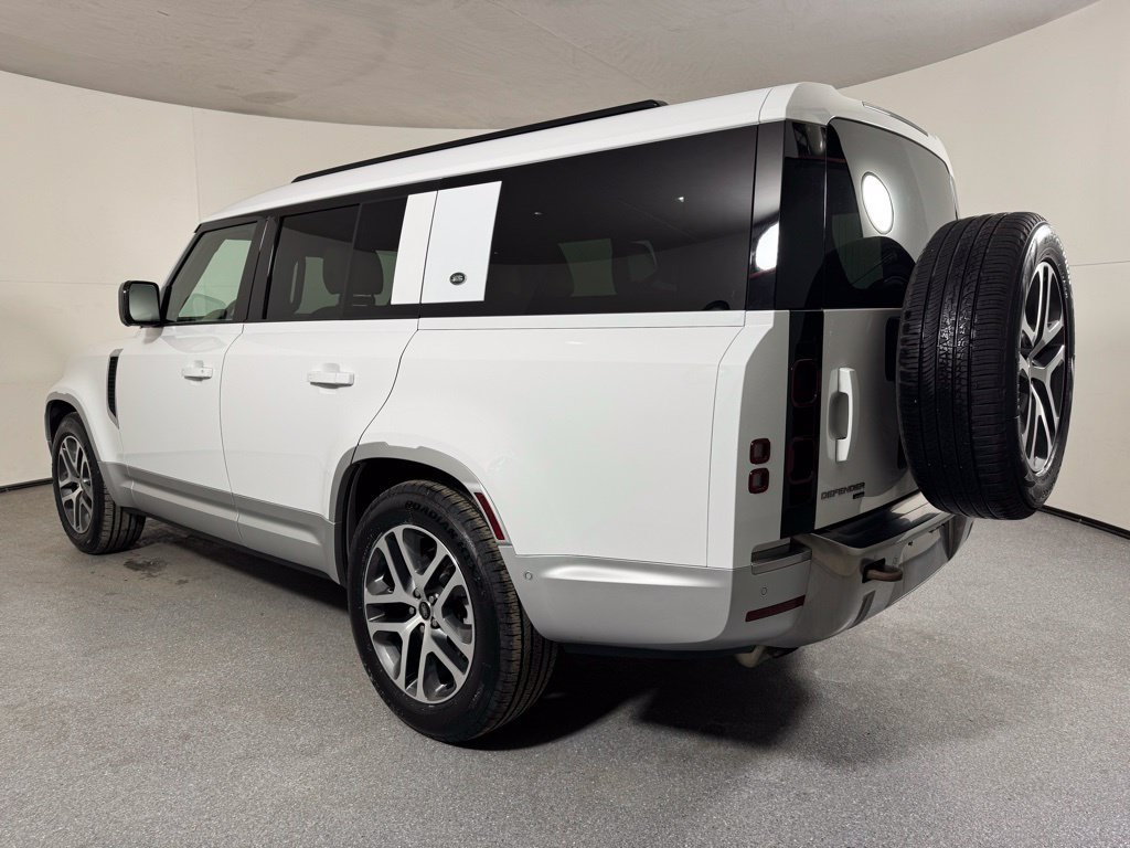 Used 2023 Land Rover Defender 130 SE AWD/4WD image 8