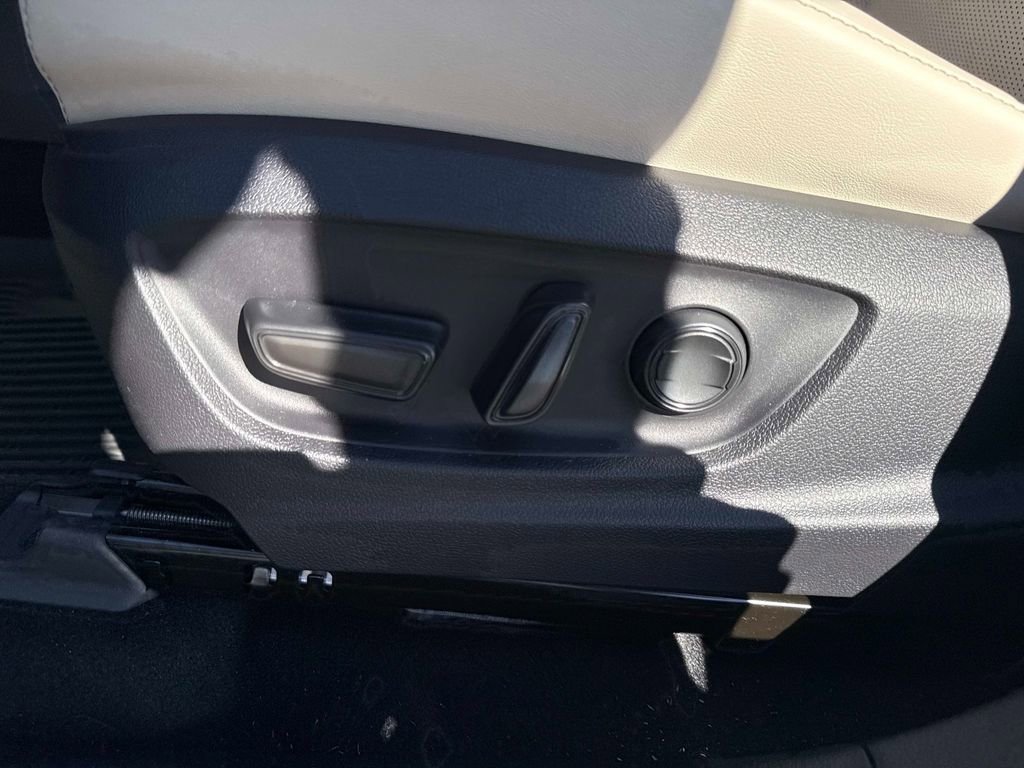 Used 2026 Toyota Crown Limited image 18