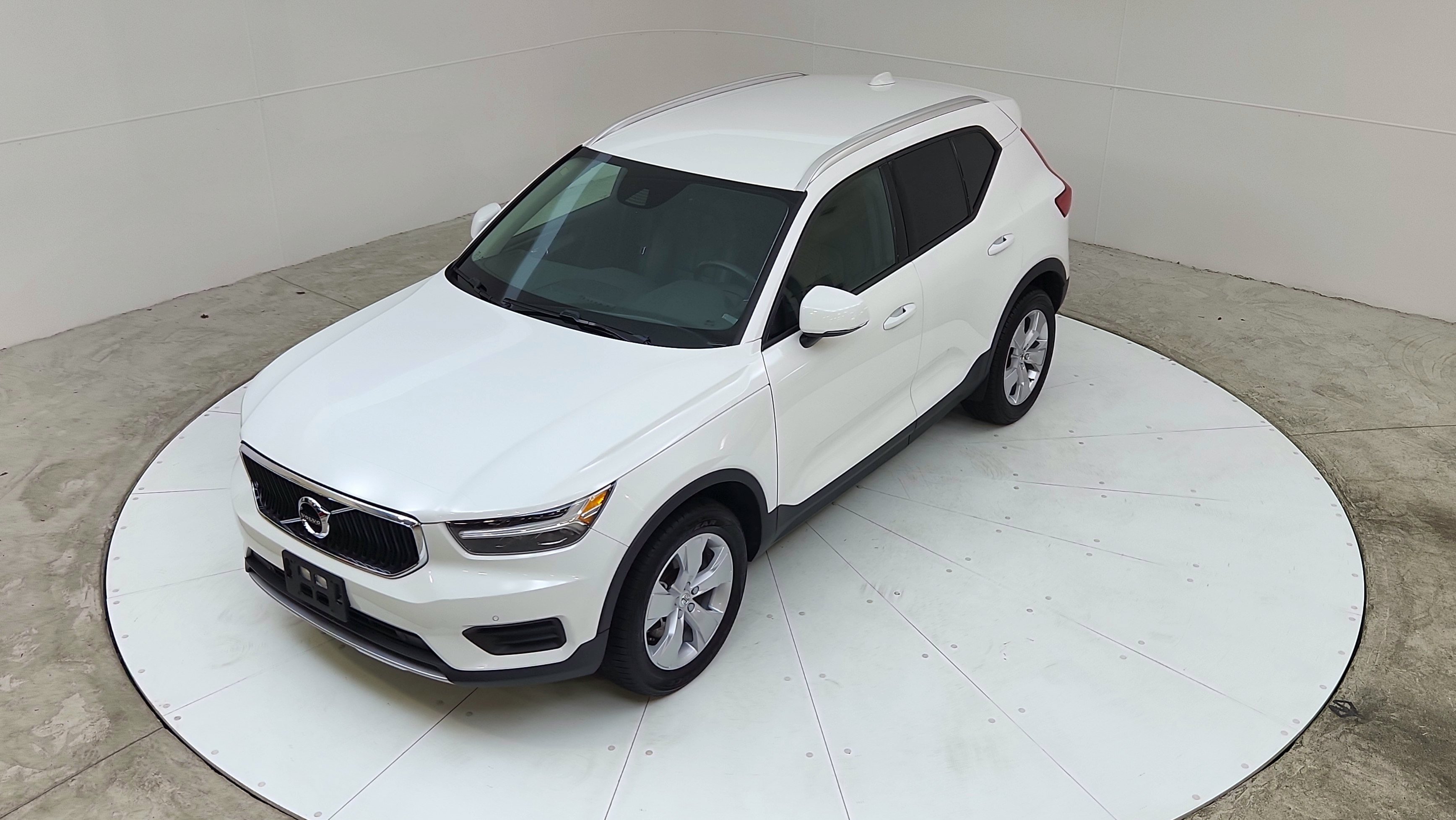 Used 2020 Volvo XC40 T4 Momentum FWD image 14