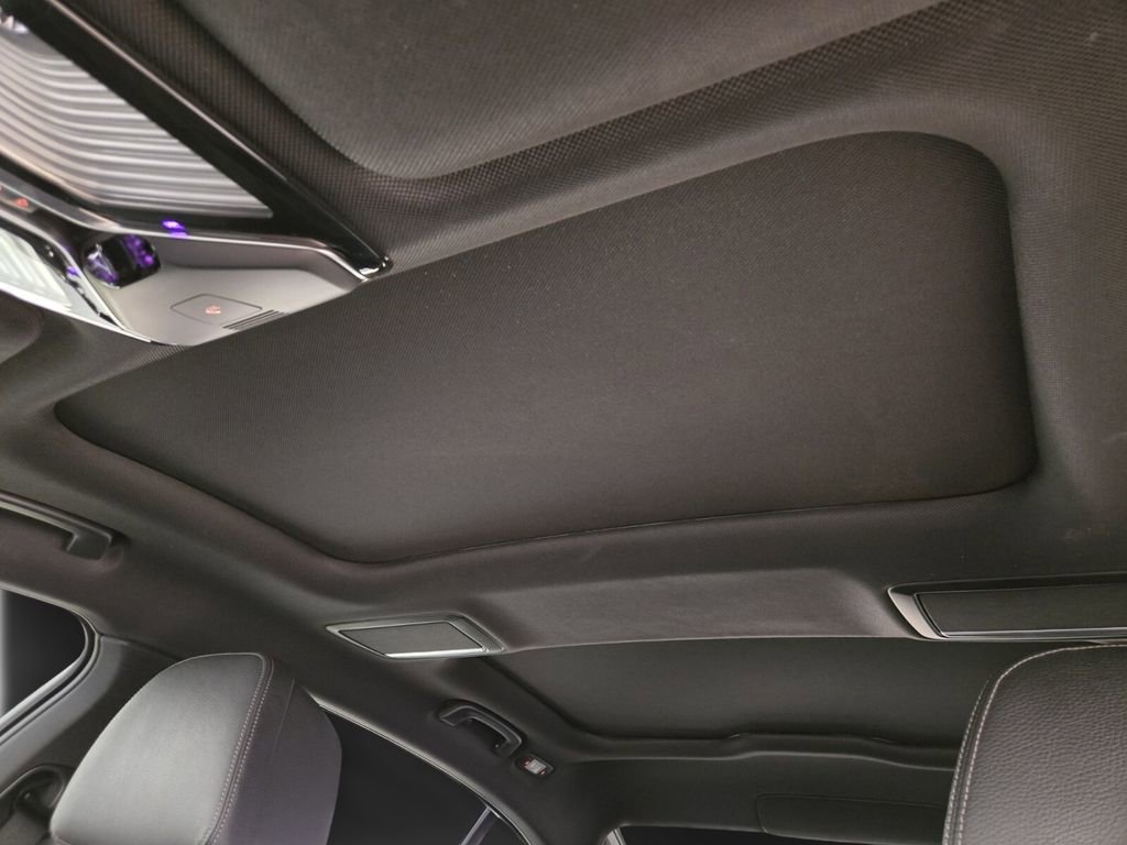 Used 2022 BMW 740i w/ M Sport Package image 18