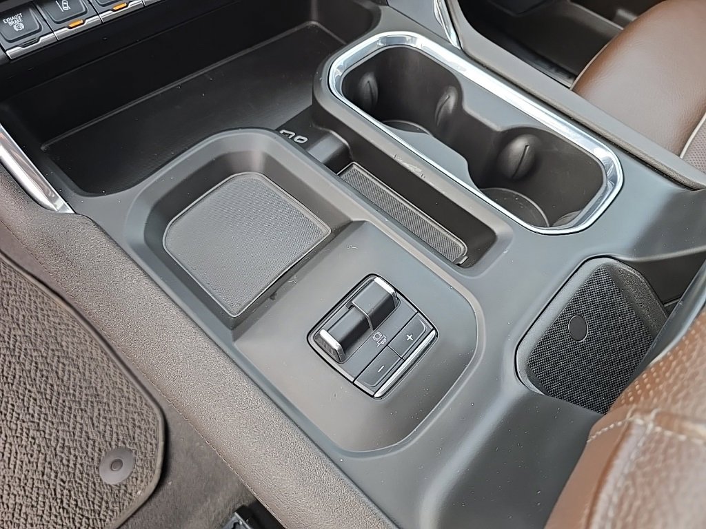 Used 2025 GMC Sierra 3500 Denali w/ Denali Reserve Package image 18