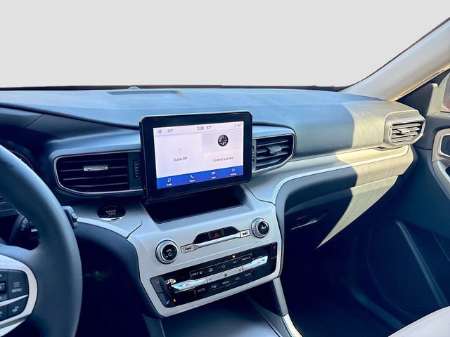 Used 2024 Ford Explorer XLT w/ Equipment Group 202A image 26