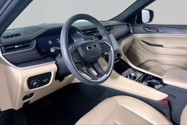 Used 2023 Jeep Grand Cherokee Limited AWD/4WD image 16