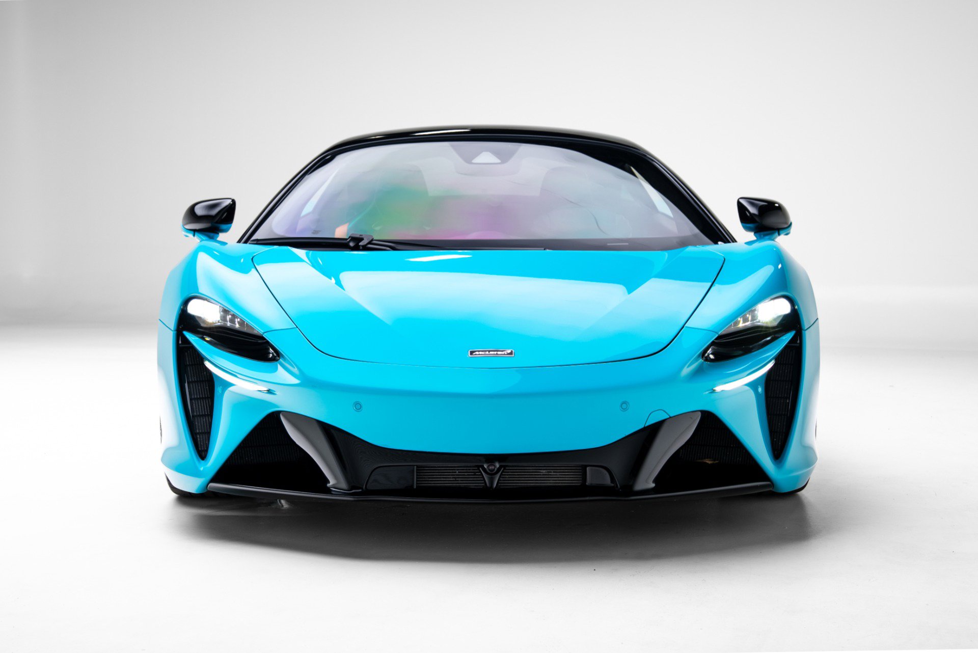 Used 2023 McLaren Artura image 4