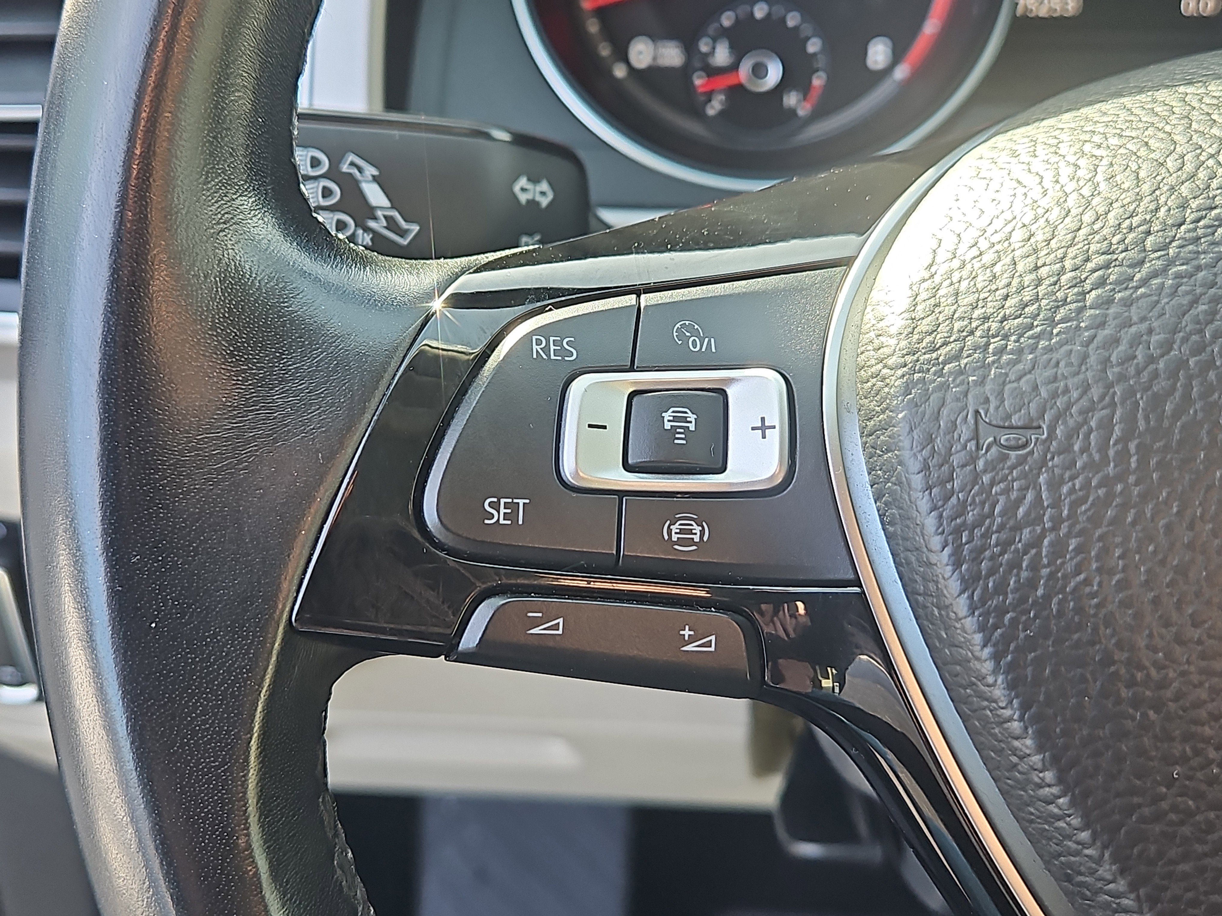 Used 2019 Volkswagen Atlas SE w/ Panoramic Sunroof Package image 18