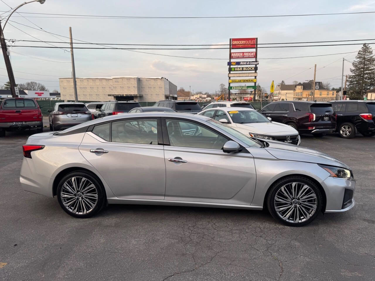 Used 2023 Nissan Altima 2.5 SL image 7