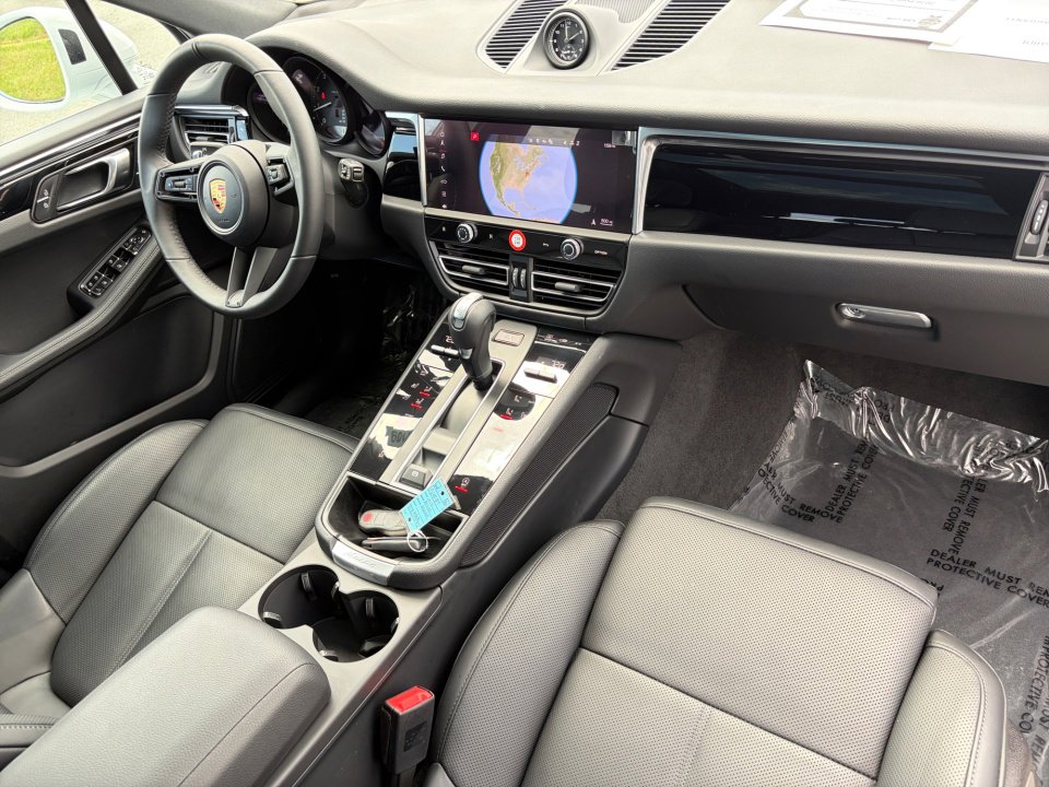 Certified 2026 Porsche Macan Turbo AWD/4WD image 18