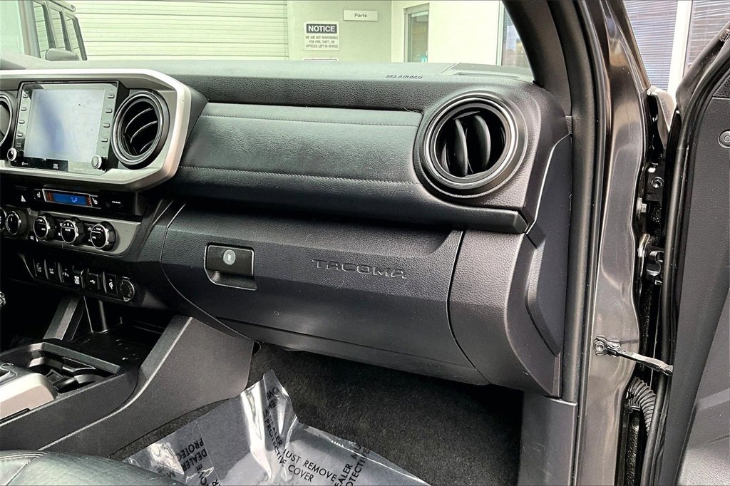 Used 2022 Toyota Tacoma Limited image 27