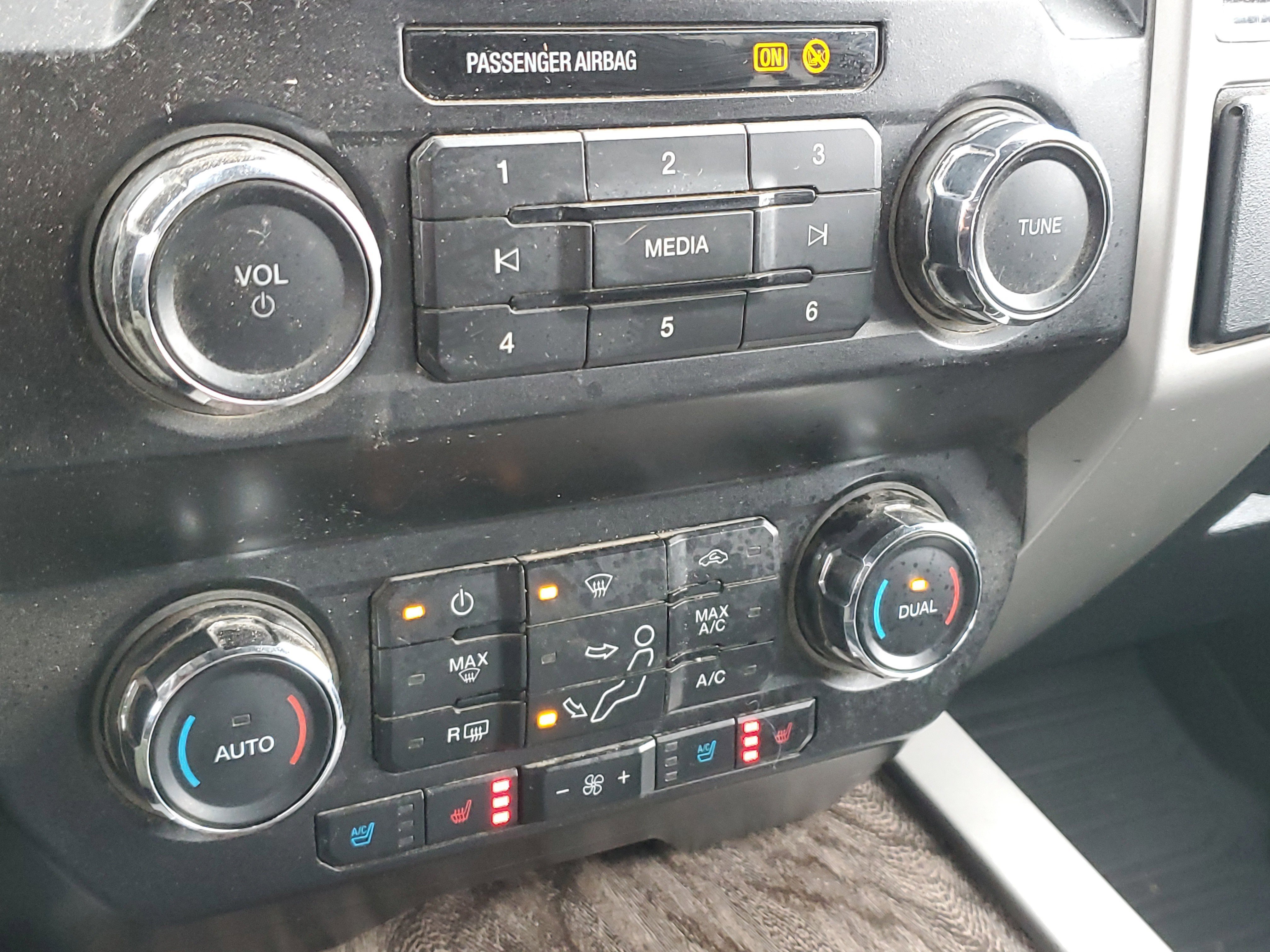 Used 2019 Ford F350 Lariat image 27