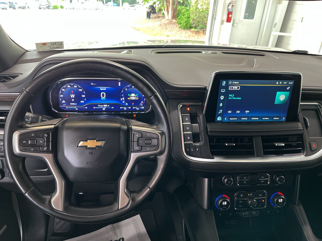 Used 2024 Chevrolet Suburban LT w/ Luxury Package RWD image 19