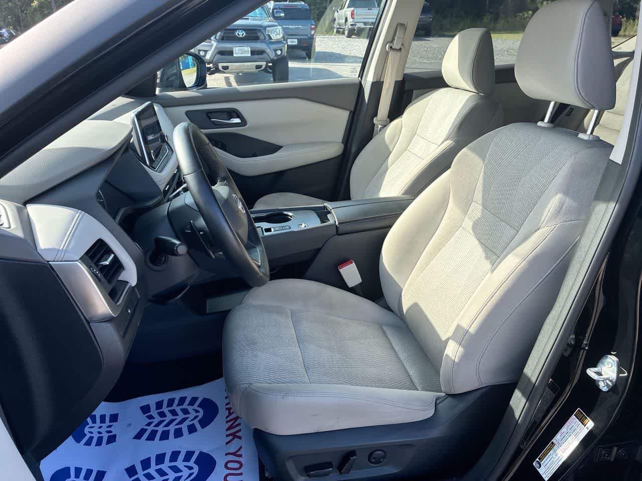 Used 2025 Nissan Rogue SV FWD image 18