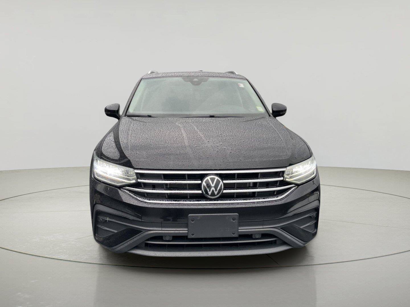 Used 2022 Volkswagen Tiguan SE AWD/4WD image 2