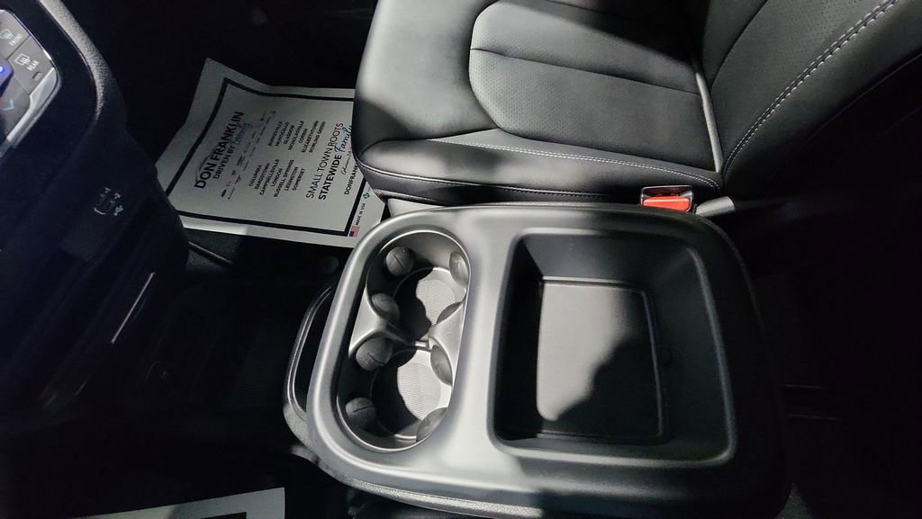 New 2026 Chrysler Pacifica Select AWD/4WD image 24