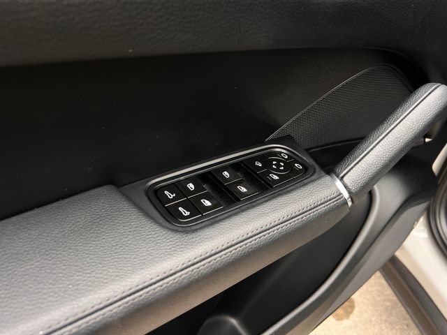 Used 2023 Porsche Cayenne AWD/4WD image 11