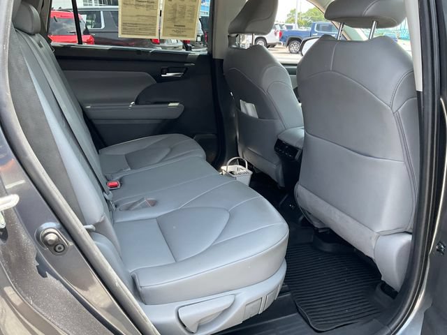 Used 2021 Toyota Highlander XLE AWD/4WD image 20